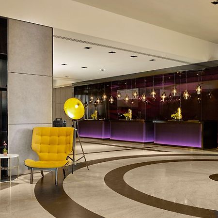 Hotel Park Plaza Victoria Londra Esterno foto