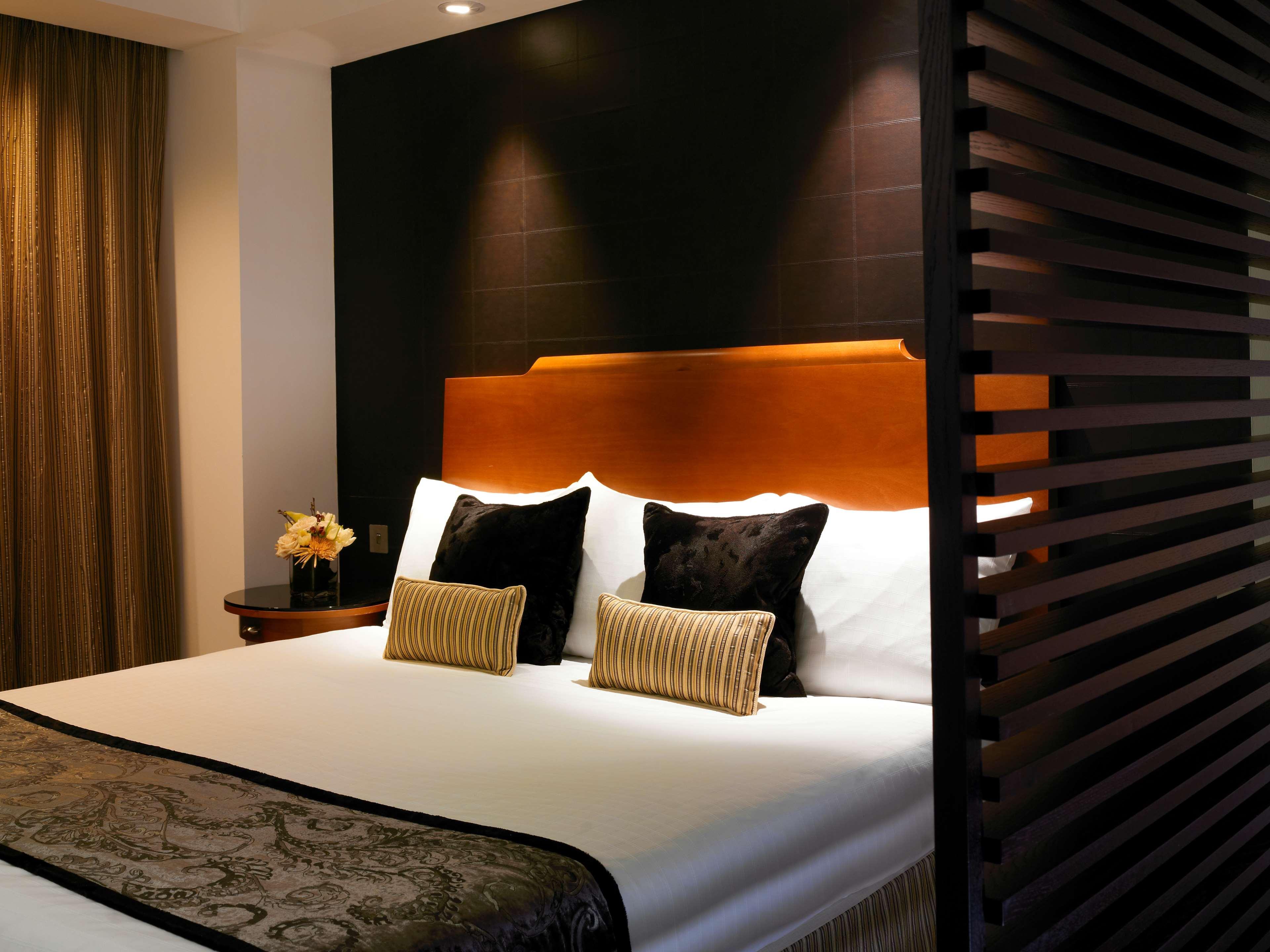 Hotel Park Plaza Victoria Londra Esterno foto