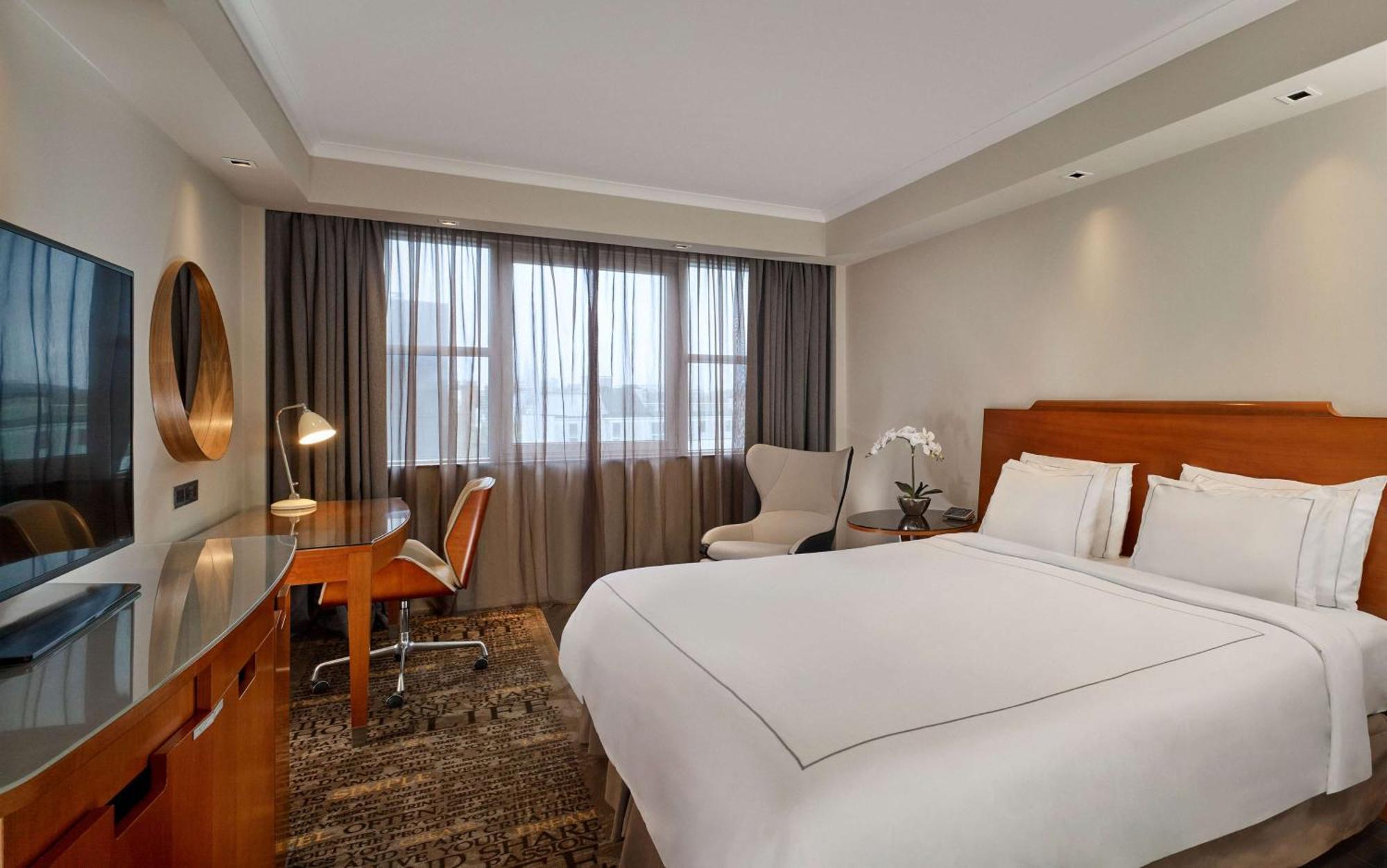 Hotel Park Plaza Victoria Londra Esterno foto