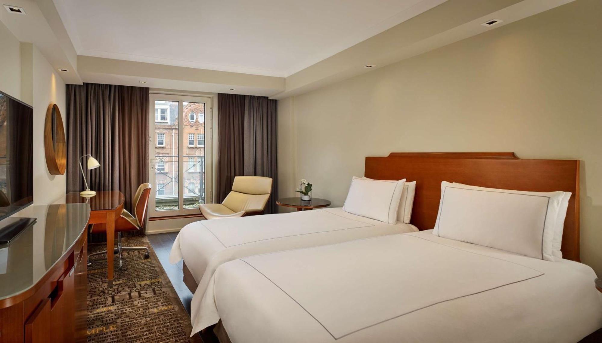 Hotel Park Plaza Victoria Londra Esterno foto