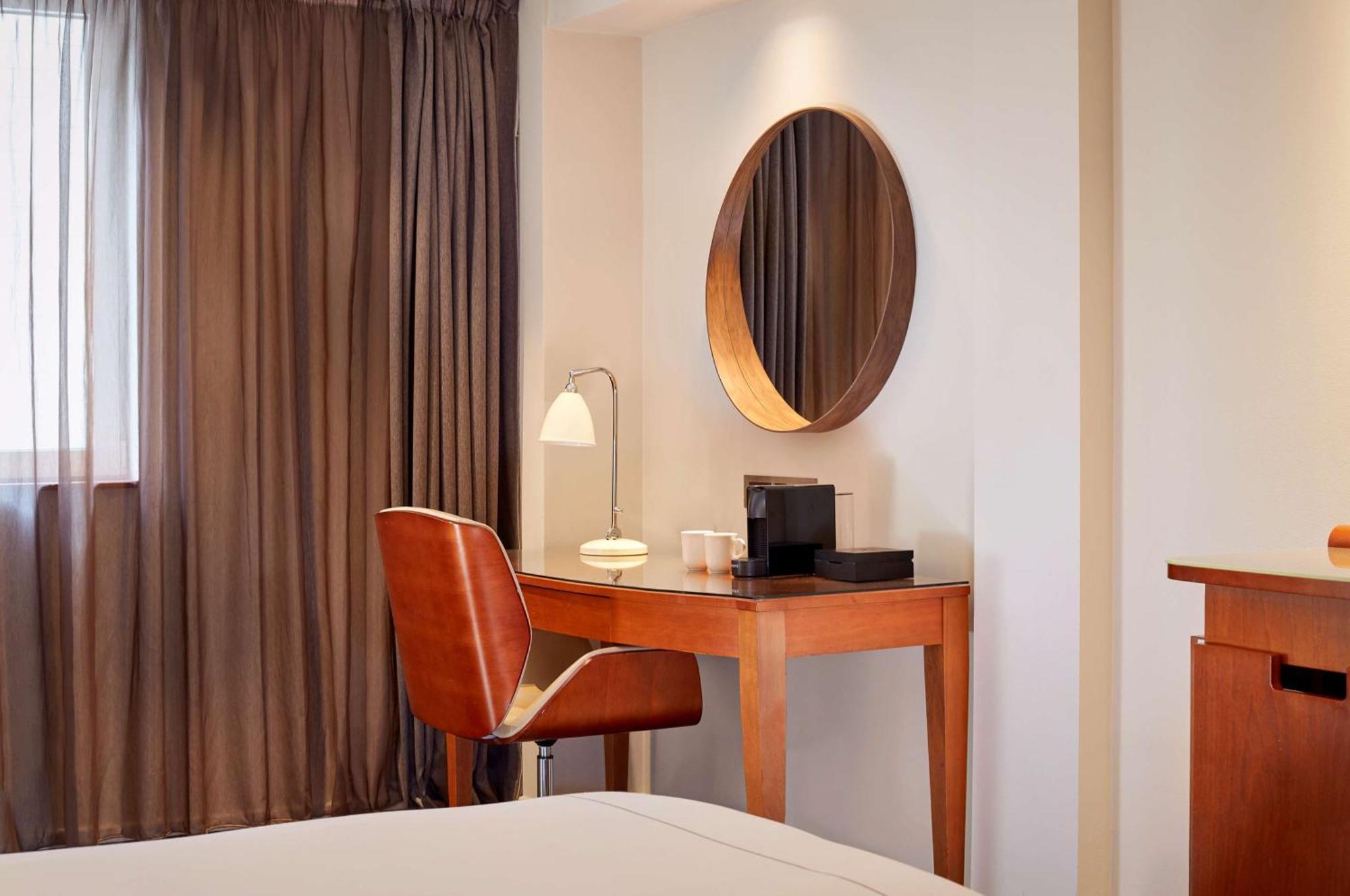 Hotel Park Plaza Victoria Londra Esterno foto