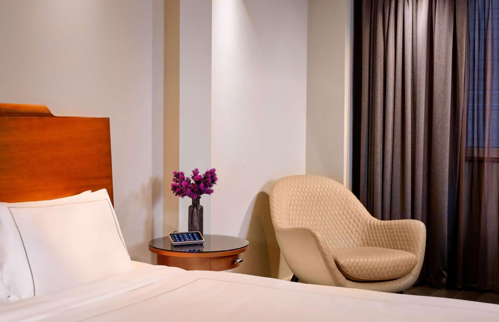 Hotel Park Plaza Victoria Londra Esterno foto