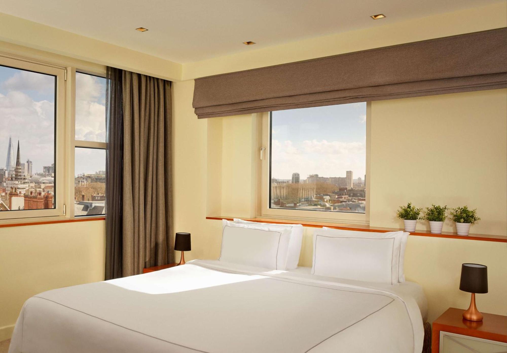 Hotel Park Plaza Victoria Londra Esterno foto