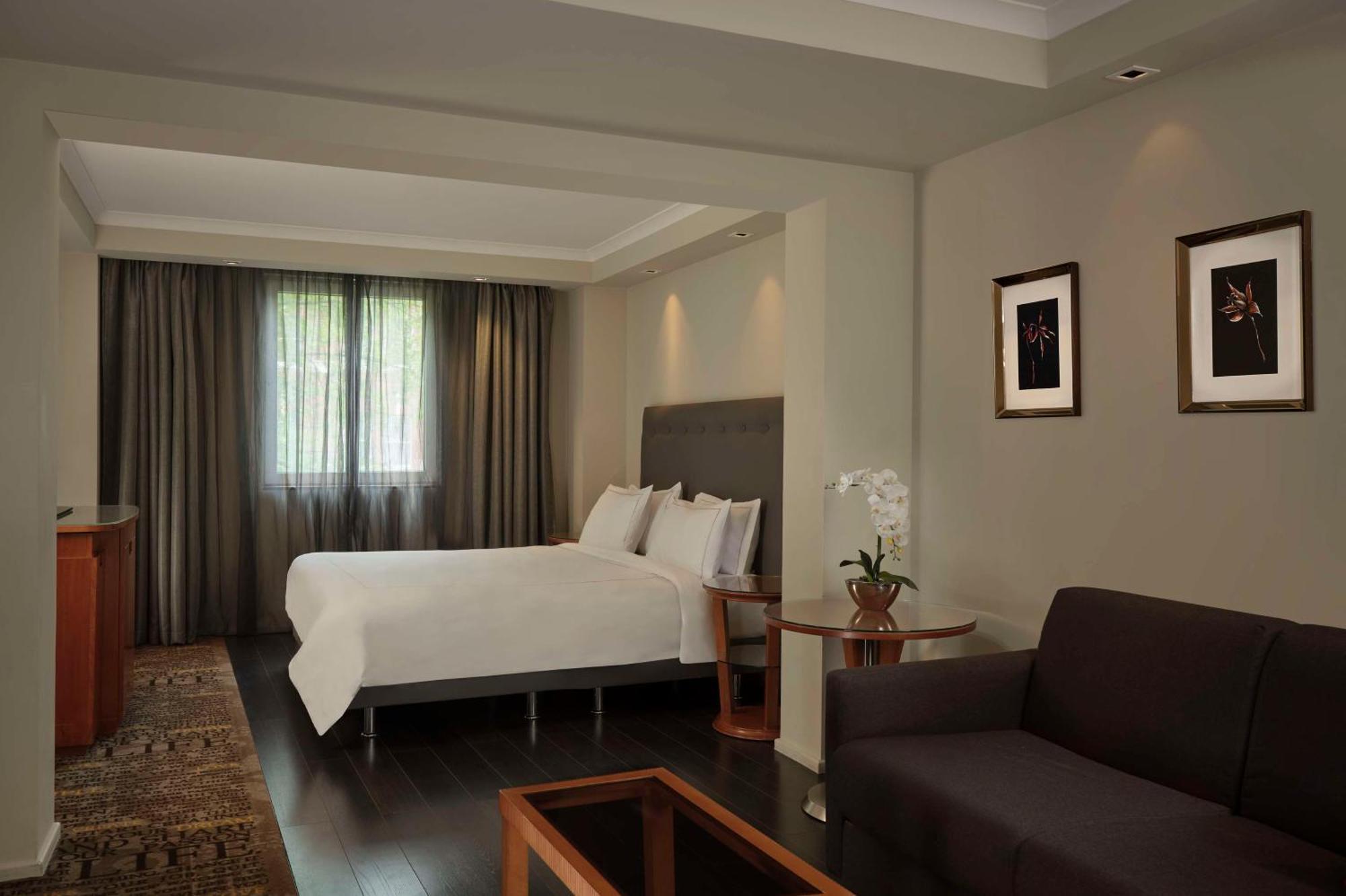 Hotel Park Plaza Victoria Londra Esterno foto